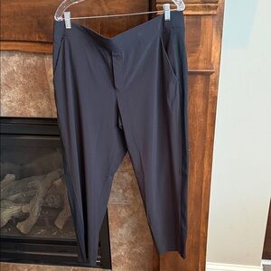 Athleta black polyester spandex pull on pants side panel classic timeless 16